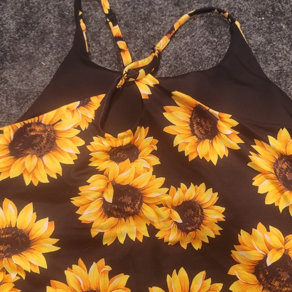 CVG Limitlesss Dress - Picture 2 of 5